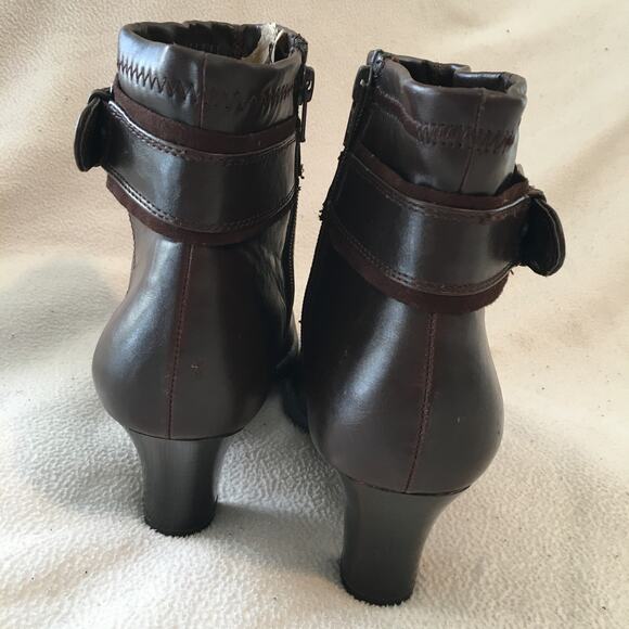 A2 by Aerosoles  square toe brown size 9 brown heel side zip ankle boots - Picture 3 of 10